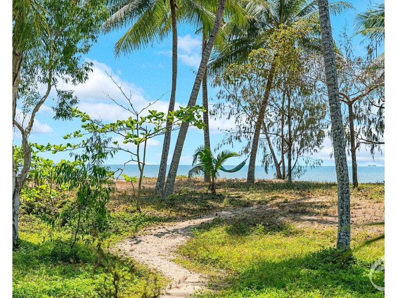 6 Coconut Street, Holloways Beach QLD 4878