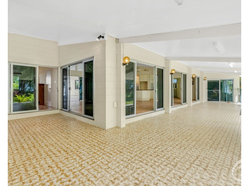 6 Coconut Street, Holloways Beach QLD 4878