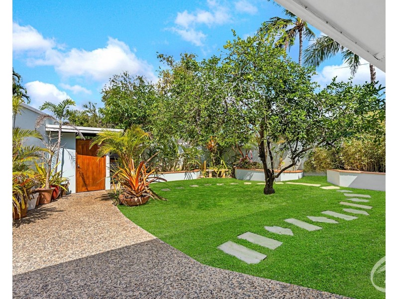 6 Coconut Street, Holloways Beach QLD 4878