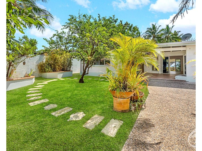 6 Coconut Street, Holloways Beach QLD 4878