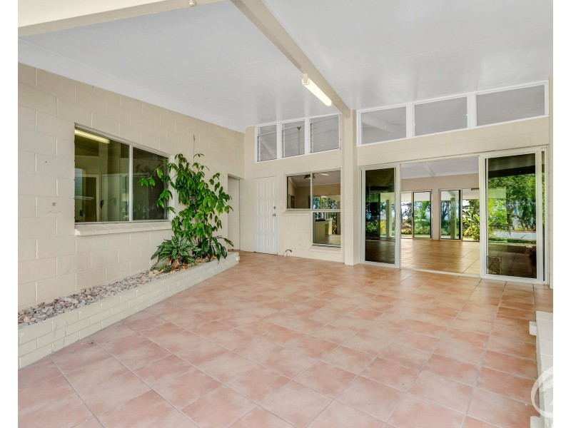 6 Coconut Street, Holloways Beach QLD 4878