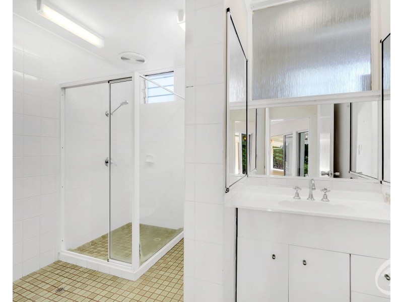 6 Coconut Street, Holloways Beach QLD 4878