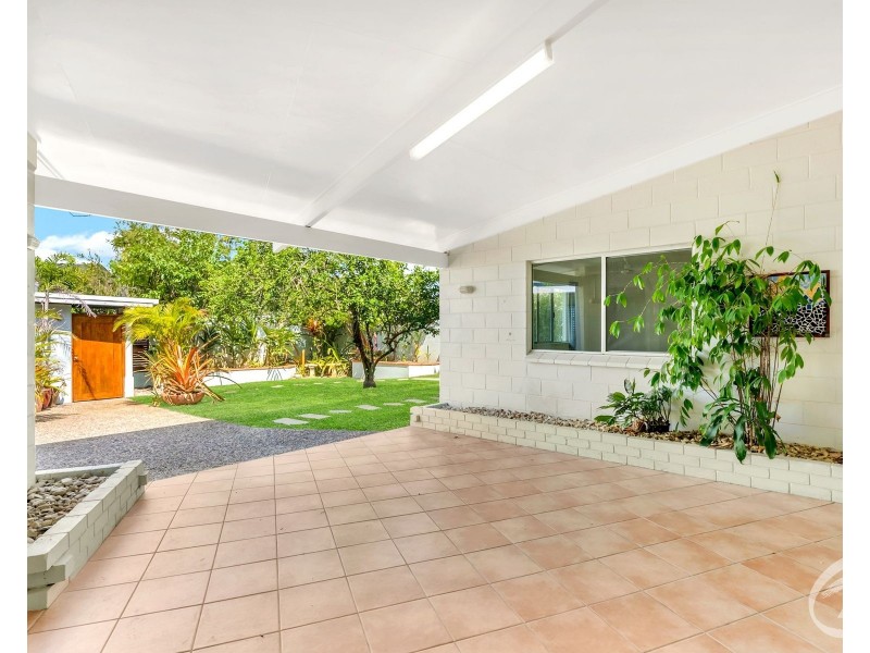 6 Coconut Street, Holloways Beach QLD 4878