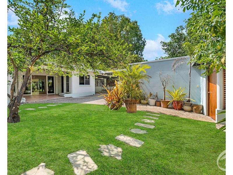 6 Coconut Street, Holloways Beach QLD 4878