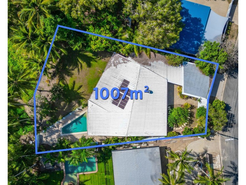 6 Coconut Street, Holloways Beach QLD 4878