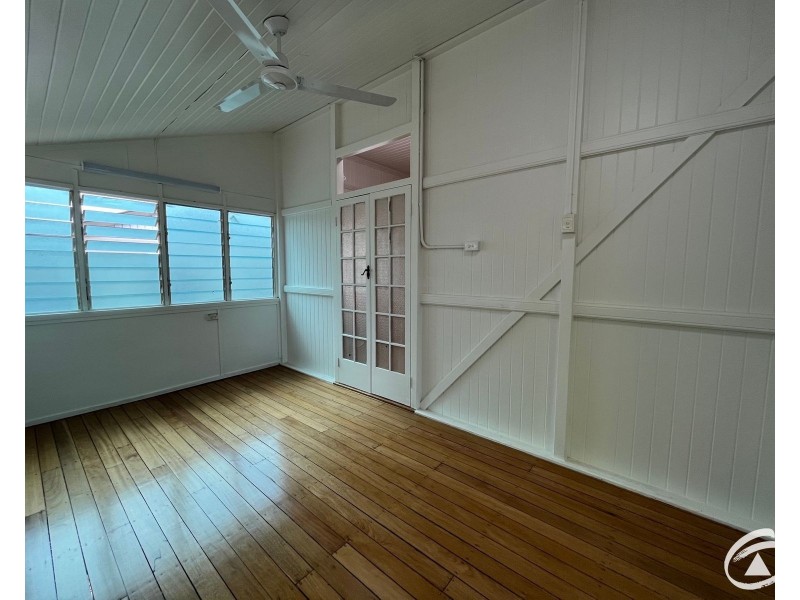 74 Cairns Street, Cairns North QLD 4870