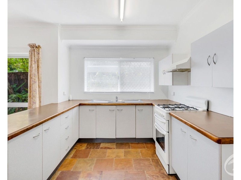 33 McFarlane Drive, Kanimbla QLD 4870