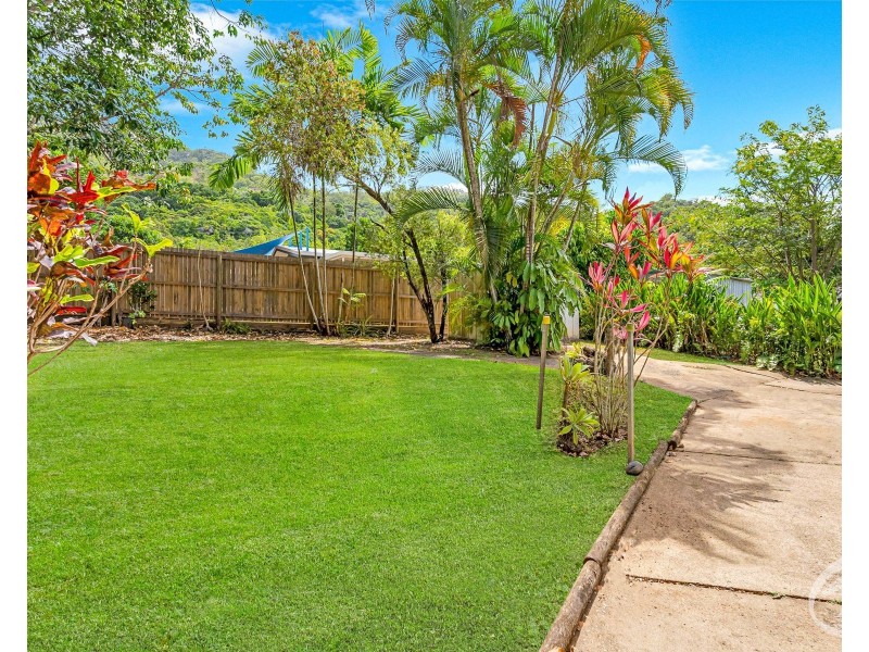 33 McFarlane Drive, Kanimbla QLD 4870