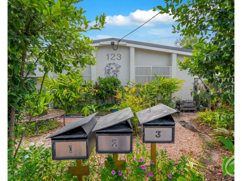 123 Oleander Street, Holloways Beach QLD 4878