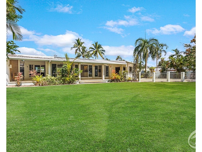 6 Coconut Street, Holloways Beach QLD 4878