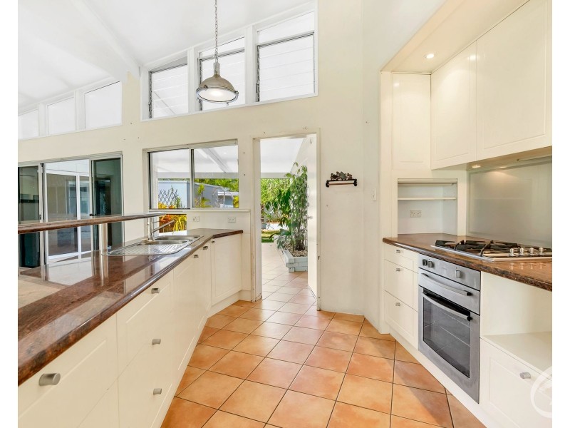 6 Coconut Street, Holloways Beach QLD 4878