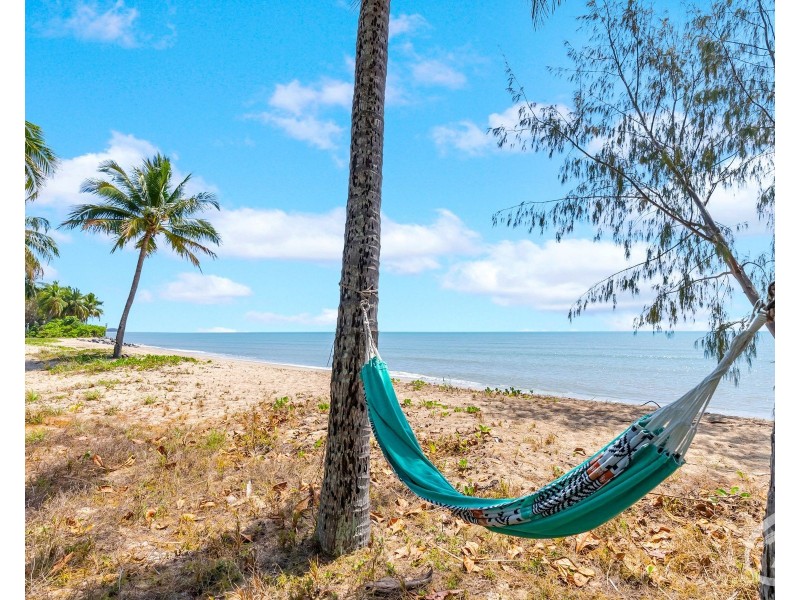 6 Coconut Street, Holloways Beach QLD 4878