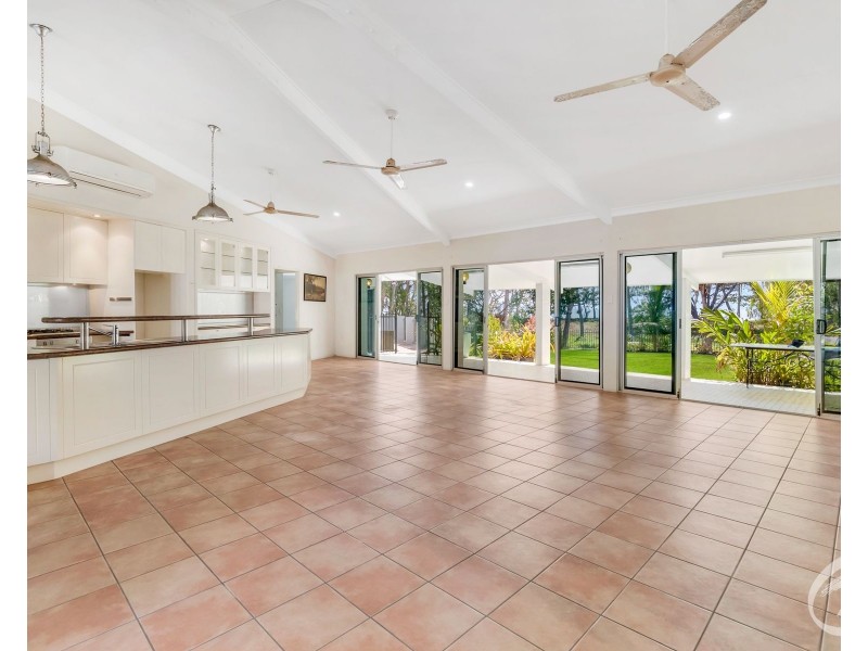 6 Coconut Street, Holloways Beach QLD 4878