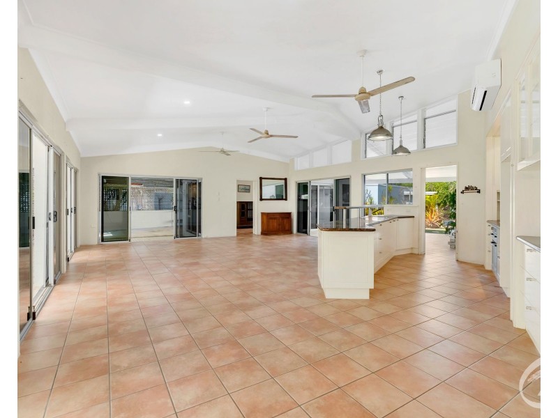 6 Coconut Street, Holloways Beach QLD 4878