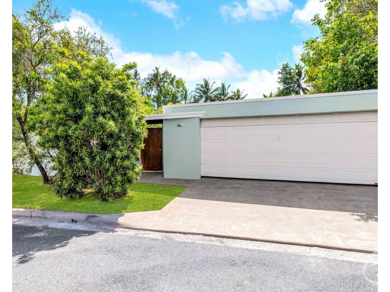 6 Coconut Street, Holloways Beach QLD 4878