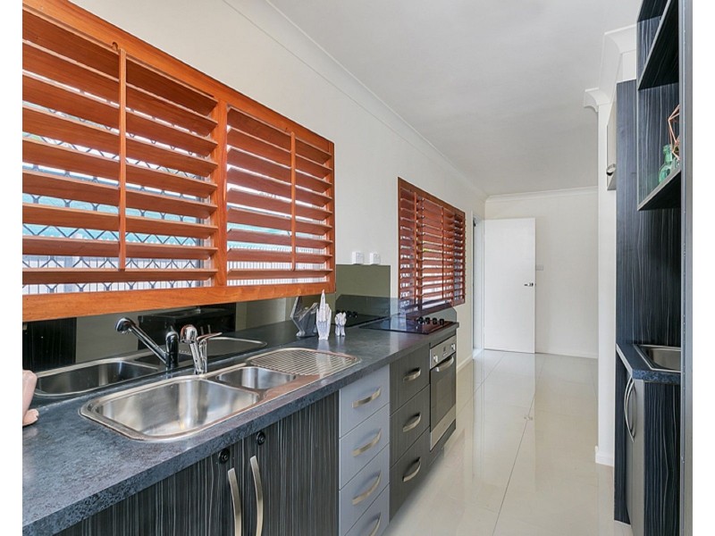2/1 Sandown Close, Woree QLD 4868
