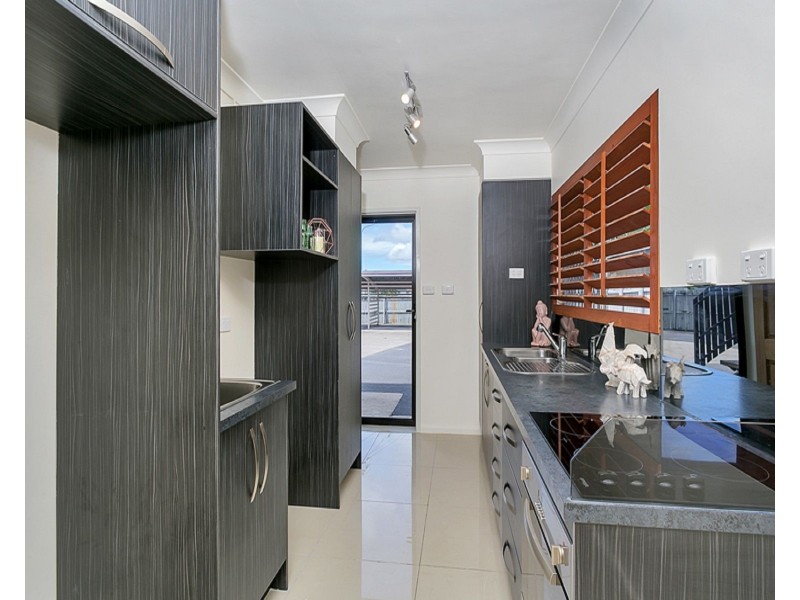 2/1 Sandown Close, Woree QLD 4868