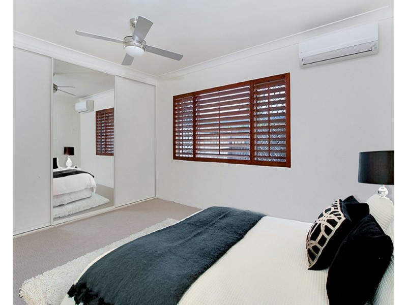 2/1 Sandown Close, Woree QLD 4868