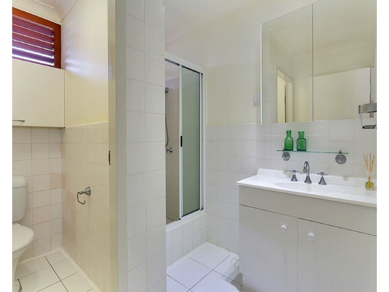 2/1 Sandown Close, Woree QLD 4868
