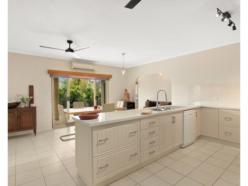 4 Callitris Street, Redlynch QLD 4870