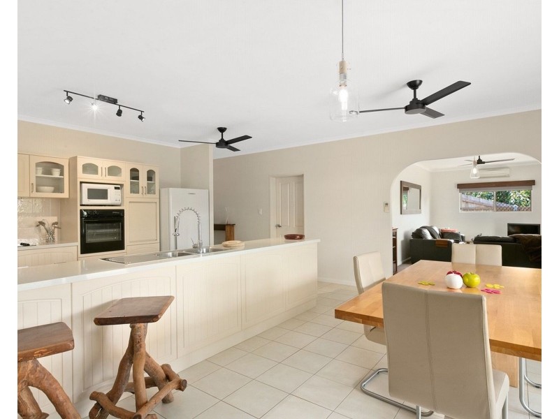 4 Callitris Street, Redlynch QLD 4870