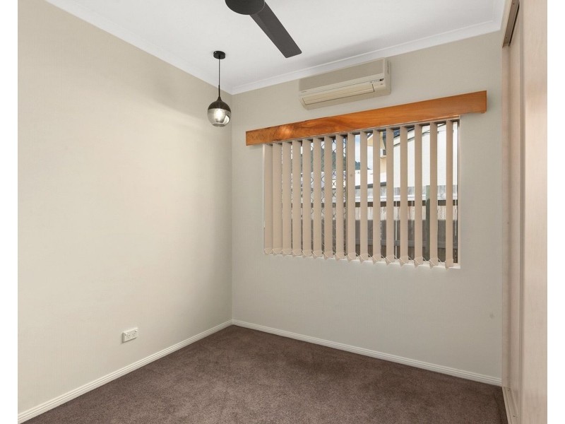 4 Callitris Street, Redlynch QLD 4870