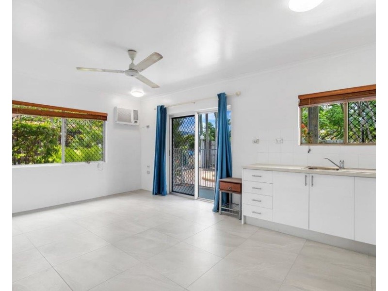 1/30 Charles Street, Cairns North QLD 4870