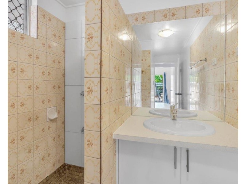 1/30 Charles Street, Cairns North QLD 4870