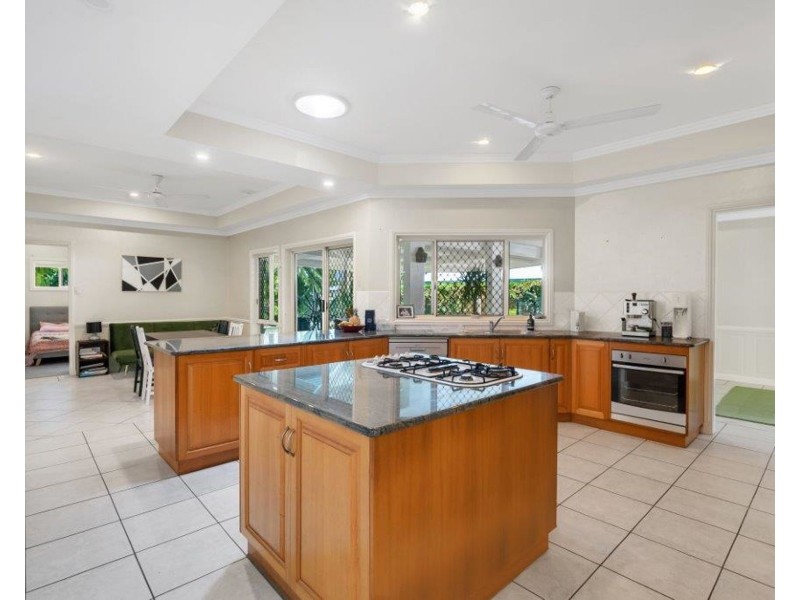 13 Stratford Chase, Stratford QLD 4870