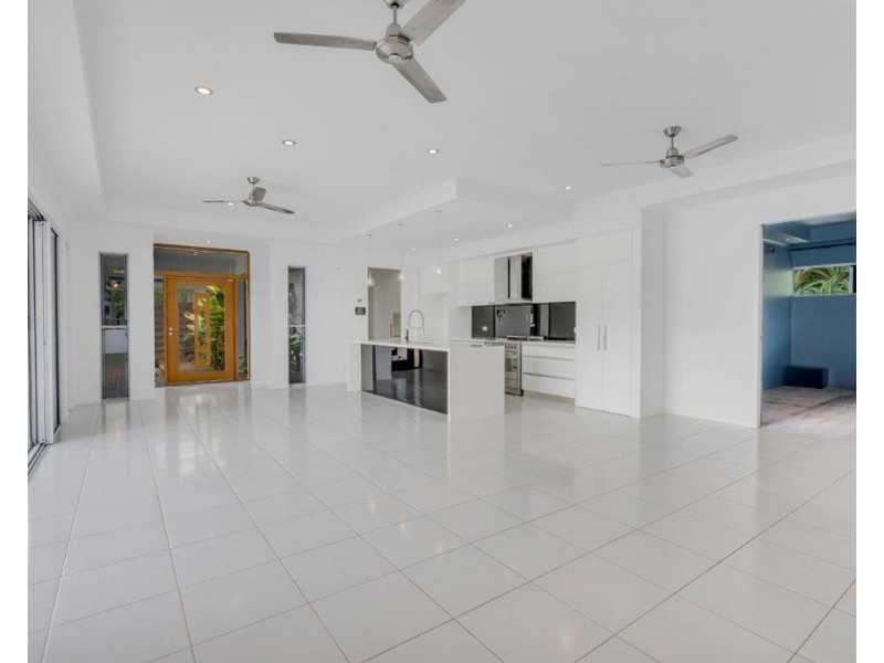 6 Badine Street, Caravonica QLD 4878