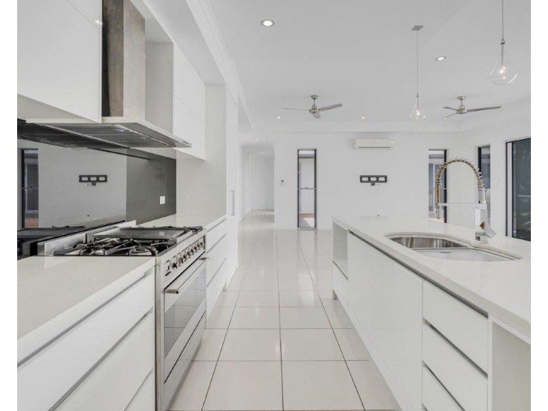 6 Badine Street, Caravonica QLD 4878