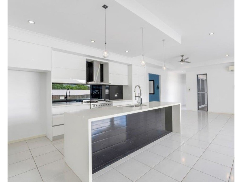 6 Badine Street, Caravonica QLD 4878