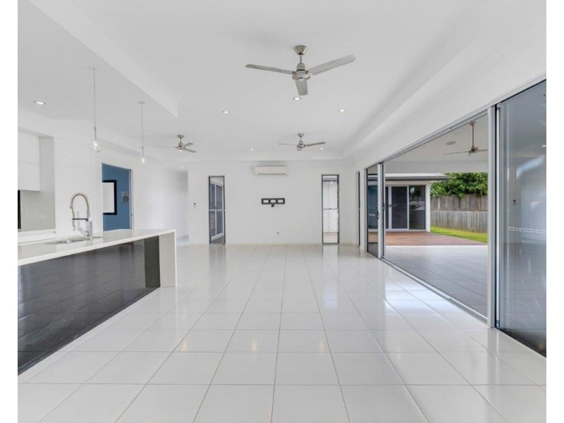 6 Badine Street, Caravonica QLD 4878