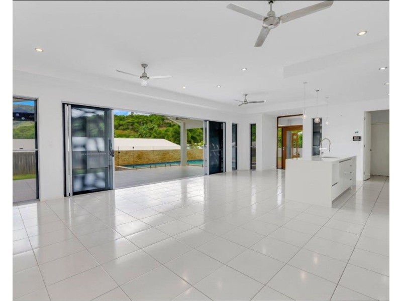 6 Badine Street, Caravonica QLD 4878