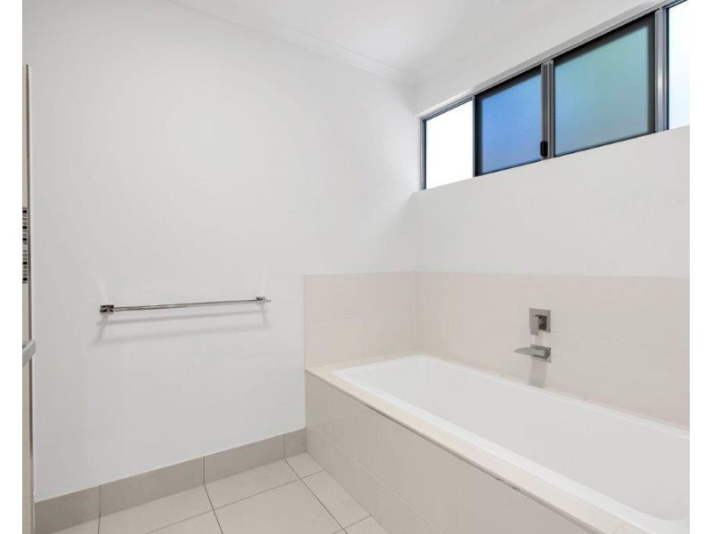 6 Badine Street, Caravonica QLD 4878