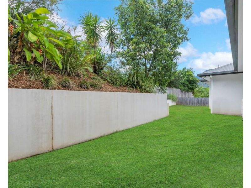 6 Badine Street, Caravonica QLD 4878