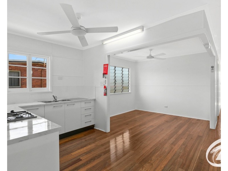 2/235 Aumuller Street, Westcourt QLD 4870