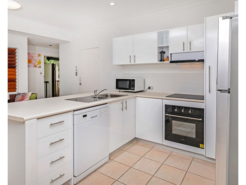 21-22/10-14 Amphora Street, Palm Cove QLD 4879