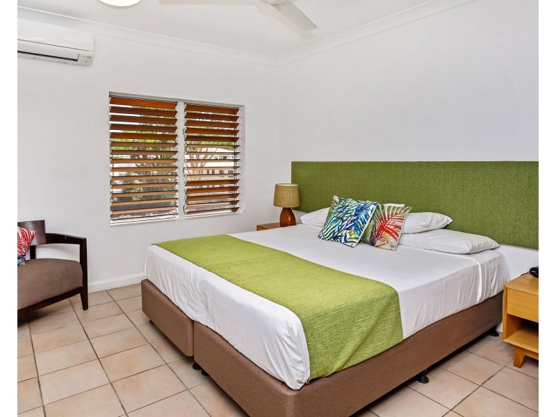 21-22/10-14 Amphora Street, Palm Cove QLD 4879