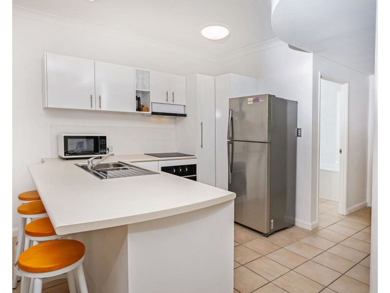21-22/10-14 Amphora Street, Palm Cove QLD 4879