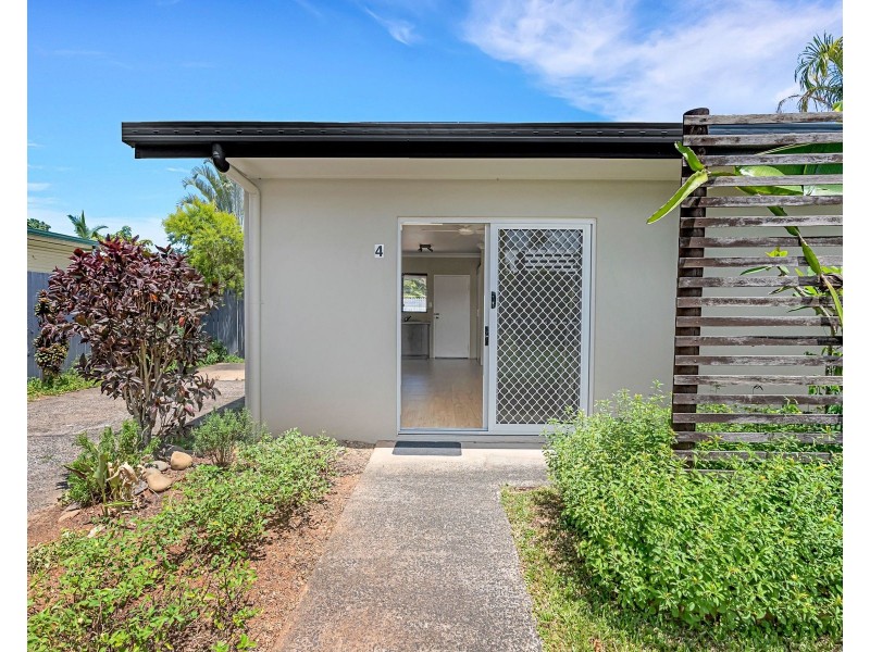 4/4 Golden Grove Drive, Bentley Park QLD 4869