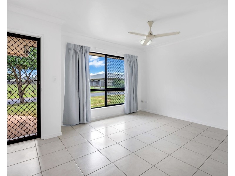 7 Cliffdale Street, Bentley Park QLD 4869