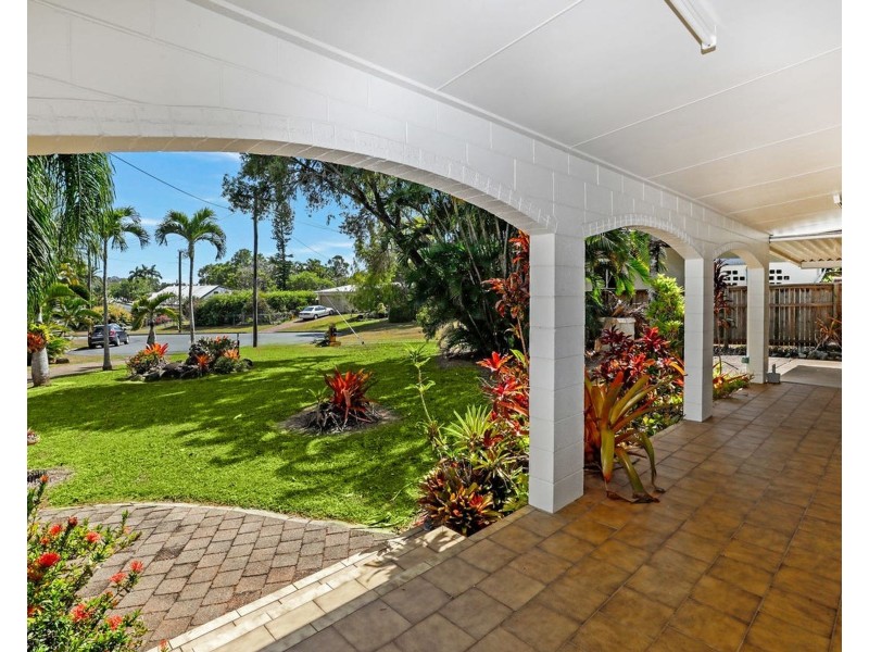 16 Boroko Close, Trinity Beach QLD 4879