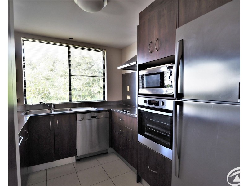 10/349-351 Lake Street, Cairns North QLD 4870