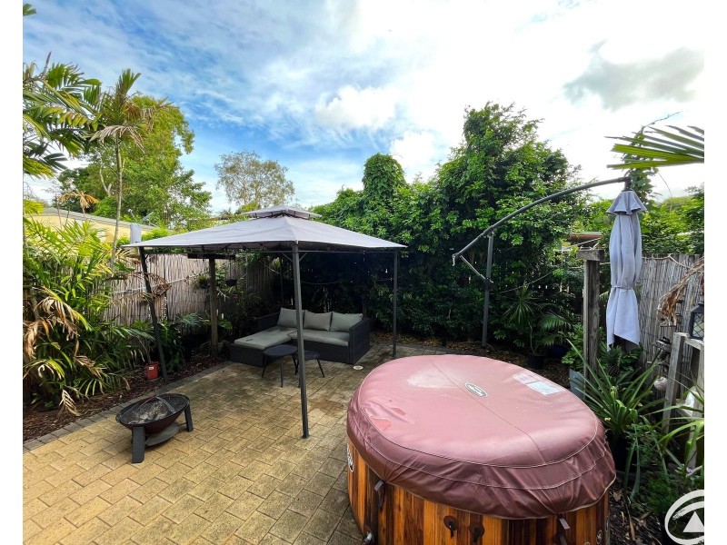 2/3 Guava Street, Holloways Beach QLD 4878