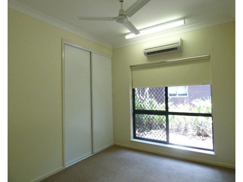 4 Poinsettia Street, Holloways Beach QLD 4878