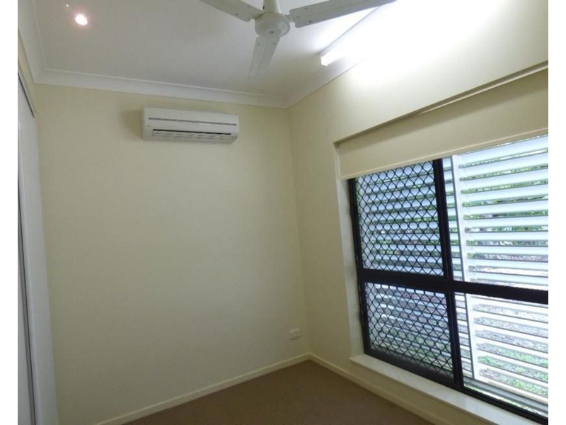 4 Poinsettia Street, Holloways Beach QLD 4878