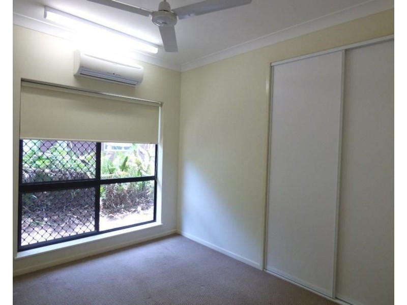 4 Poinsettia Street, Holloways Beach QLD 4878