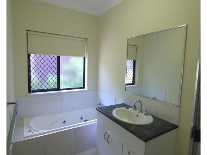 4 Poinsettia Street, Holloways Beach QLD 4878