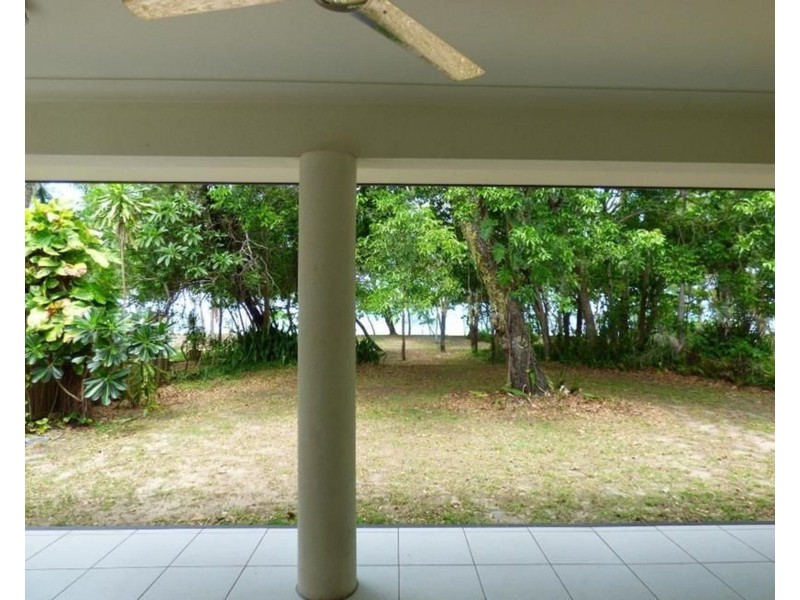 4 Poinsettia Street, Holloways Beach QLD 4878